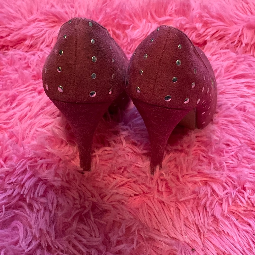 Faux suede studded petal pink studded cushioned 4” heel pumps size 8 - Picture 4 of 10